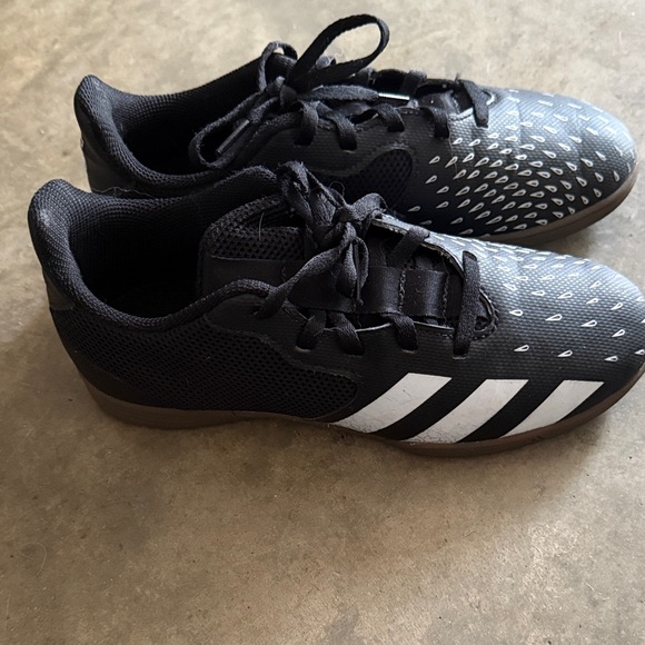 Adidas Predator Kids Black and White Sneakers- indoor soccer - Picture 1 of 4